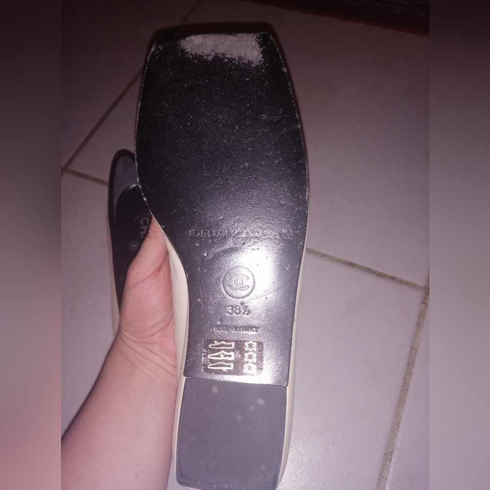 🐧 Chanel Women's Cream & Black Cap Toe Flats with bow in front - Picture 7 of 8
